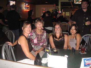 Bill's sis, mom, Neice, and Sandra. Oh and look Stevie G who kept trying to get out of the viewfinder