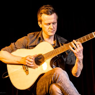 Jon Hart - award-winning fingerstyle singer-songwriter