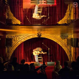 Jon Hart - award-winning fingerstyle singer-songwriter
