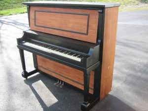 Side view, Signature satin black accents and later received 8 coats of gloss lacquer over the natural mahogany veneer. A matching bench was built from scratch and painted black to match. Another great instrument saved from the dump and tuned up perfectly.