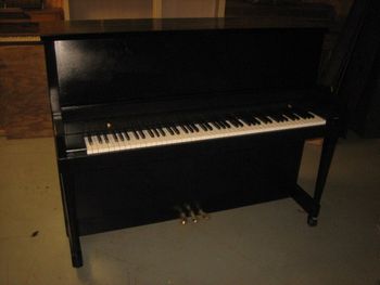 Same baldwin 243 with new key covers, some case parts built from scratch, wearing its new satin ebony finish.
