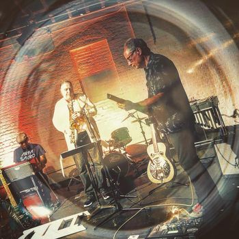 Dennis Rea Time-Lapse Trio w/ Daniel Zongrone (L) and Dick Valentine (R), Shapeshifter Lab, NYC 8.9.18; photo by Leonardo Pavkovic