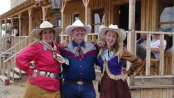 Outlaw surrounded by girls. Juni Fisher and Miss Devon at "End of Trail 2008" (Hey, where's yer 'stache??"