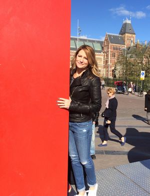 Michelle in front of the Rijksmuseum