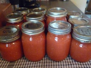 canning tomatoes - canned tomato sauce and reusing canning lids