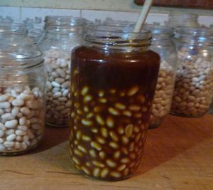 Filling jars with sauce for vegan beans