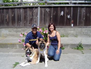 Michael & Cia, teaching Seiko and Isa (Mihari's pups), the proper way to lead a Cal cheer! Goooooo Bears!!