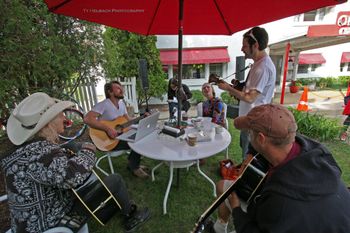 Jules Luvray, John Hvezda, pat mAcdonald, Victoria Vox, Barrett Tasky, & Jamey Clark work on a song in the yard at The Holiday - photo by Ty Helbach