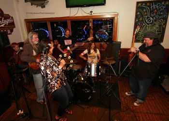 Chris Aaron with Hayden Wells, Jim Schwall, Lisa Bethke, Steve Smith, & Louise Goffin - photo by Ty Helbach