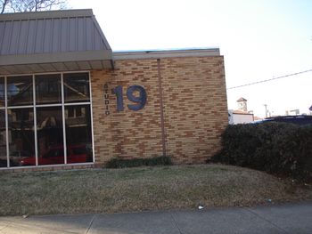 Studio 19 Nashville One of the oldest but-still-operating studios in Nashville. Previously owned by Scotty Moore (Elvis Presley's guitaritst). Studio 19 has launched the careers of such greats as Alan Jackson, Garth Brooks, and many more............