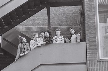 Fienden utanför Studio Bellatrix 1979: Lasse Rangli, Harry Schiffmann, Mats Zetterberg, Peter Kempinsky, Ingvar Krupa, Mats Bäcker.
