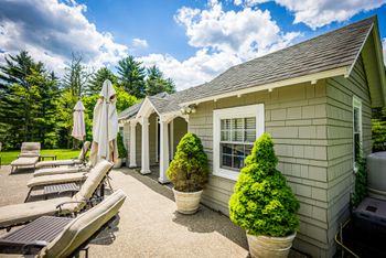 Pool house

