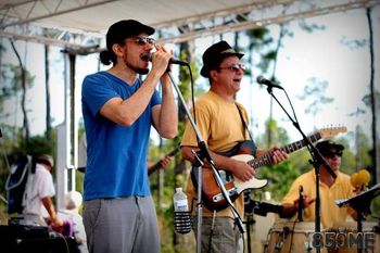 Tim O'Shea and Metz singing at Locals Last Stand.
