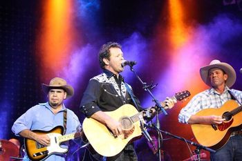 Troy Cassar-Daley & Dean dueting at the Tamworth Trec with guitarist Ricky Shipp, January 2012
