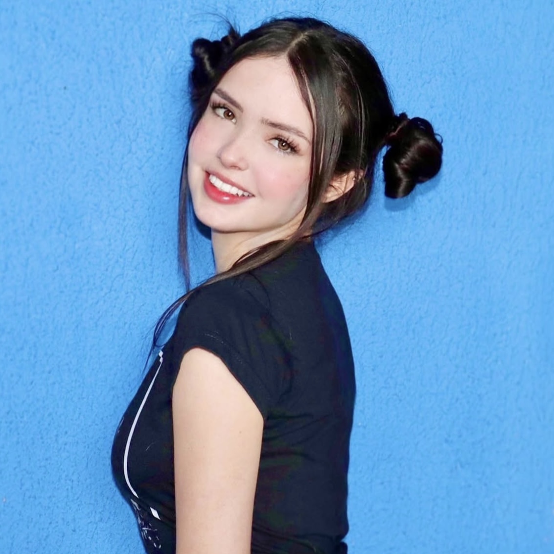 Germaine Valentina - Acerca de