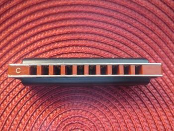 The mouthpiece of the harmonica (count 10 holes)
