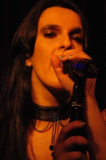 Anna Petracca (vocals)
