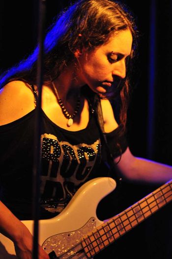 Anna Portalupi (bass)

