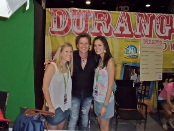 Greg signs and greets fans at CMA MUSIC FEST in the FAN FAIR HALL!
