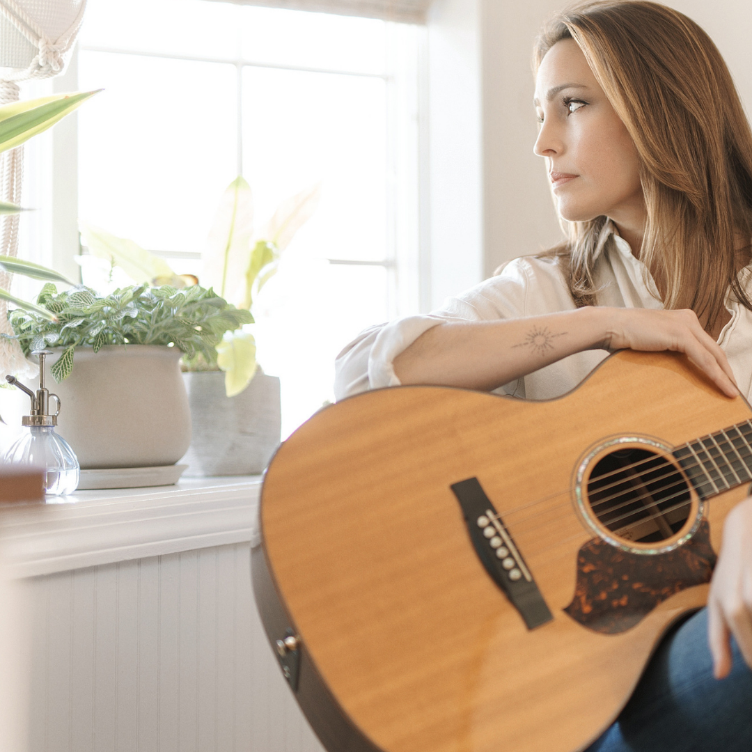 Singer-Songwriter Becki Davis - About