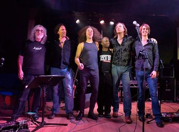 Nick Kendall takes a bow with Gordon Giltrap & Oliver Wakeman's Ravens & Lullabies BandPhoto © P.Werninck.The Ravens & Lullabies BandGordon Giltrap, Steve Anderson, Paul Manzi, Johanne James, Oliver Wakeman, Nick Kendall.
