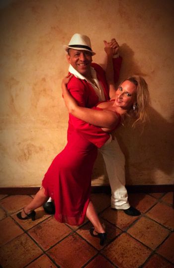 Listo para bailar? Ready to dance? ???? J'aime Latin American Workout L.A.W. and Rasa Vitalia is here to bring a bit of salsa and spice into your great life! Step it up and PM us for shows and classes.  Corporate, Private, Public Parties & Events! ? #Team #Salsa is ready for you! ☝️??  #greathealth #newfriends #fun #sanfrancisco #bayarea
