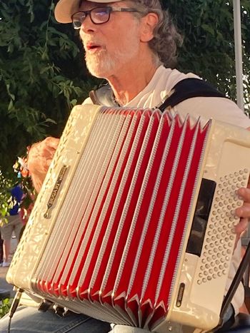 Joe at Dickson Street Festival in Dickson, TN 6-25-22 photo by Gwen Holt
