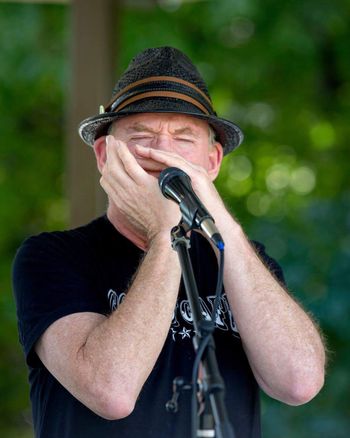 Roger Hart harmonica & vocals {photo Susie Neel
