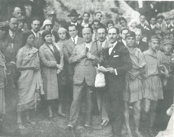 Angelos Sikelianos (center) and Eva (left) at the Delphic Festival
