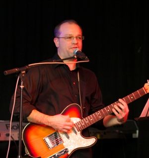 Phil Dann: Guitar / Vocals