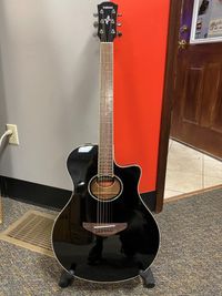 Yamaha APX600 Thin-line Cutaway - Black