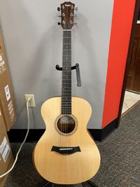 Taylor A12e Academy Series Acoustic/Electric - Natural