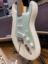 Squier FSR Classic Vibe '60s Stratocaster - Olympic White