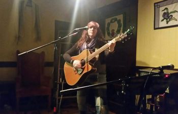 Performing feature at "Somethin's Brewin' Book Cafe" in Lakeville MA.
