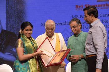 Recieving Dr.M.S.Amma Fellowship in Music from Sri.Shanmukhanandha Sangeetha Sabha,Mumbai - 16-9-2015
