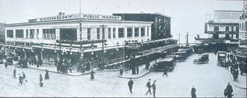 Pike Place Market 1917. Seattle Municipal Archives.
