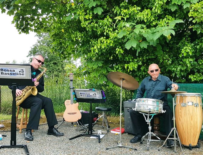 latin jazz trio setting up for Jersey Wedding