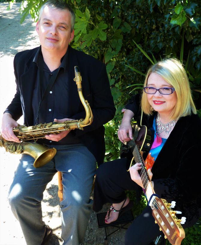 saxophonist & guitarist at outdoor wedding gig