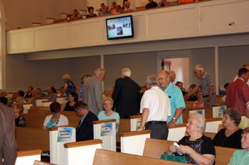 Crowd arriving and anxiously awaiting the concert.
