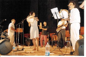 With Umberto Leone, Rocco Pollina & Mondorchestra, Selinunte, Sicily 2007 Photo by Joe Zarba
