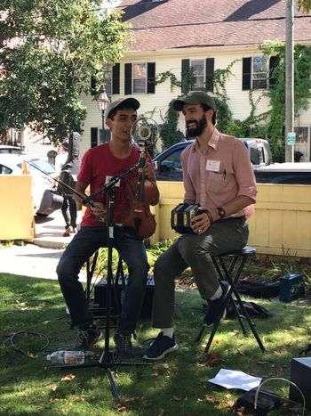 Portsmouth Maritime Folk Festival, singing on the lawn of the John Paul Jones House. Portsmouth, NH. 25 September, 2017. (Photo by Lynn Feingold).
