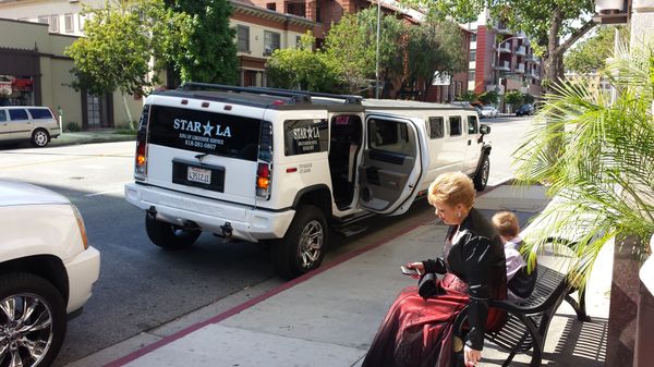 These are the limousines that took the artist and their guest to the Akademia awards event.