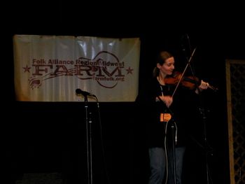Here she is playing her composition, "Bluey Beetham's Waltz" on conventional fiddle. These photos were taken thanks to fabulous singer-songwriter, Tom Irwin, of Illinois.
