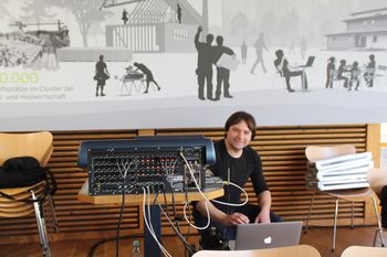 Sound man Nico Raschke

