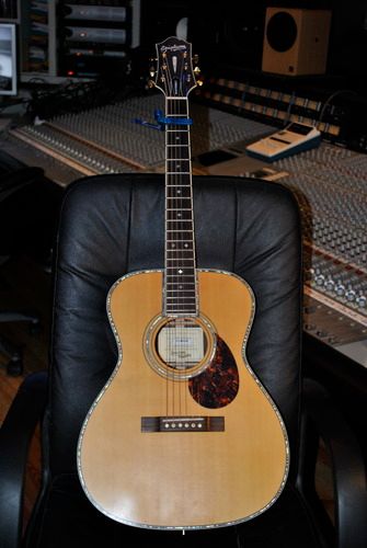 "EPIPHONE MASTERBILT ACOUSTIC USA.
