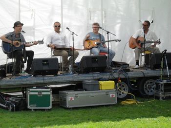 At Canterbury Folk Festival sharing a workshop stage with Pavlo, Rik Emmett and Oscar Lopez. Wild!
