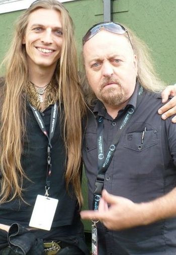 It's Bill Bailey!
