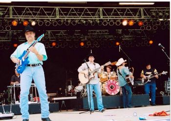 (L-R) Delaney Jackson, Cary Stone, Lee, Mark Chesnutt & Steve Ledford
