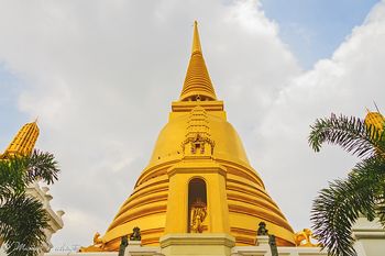 Golden Chedi At Wat Bowonniwet
