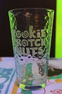 LOGO ENGRAVED PINT GLASS